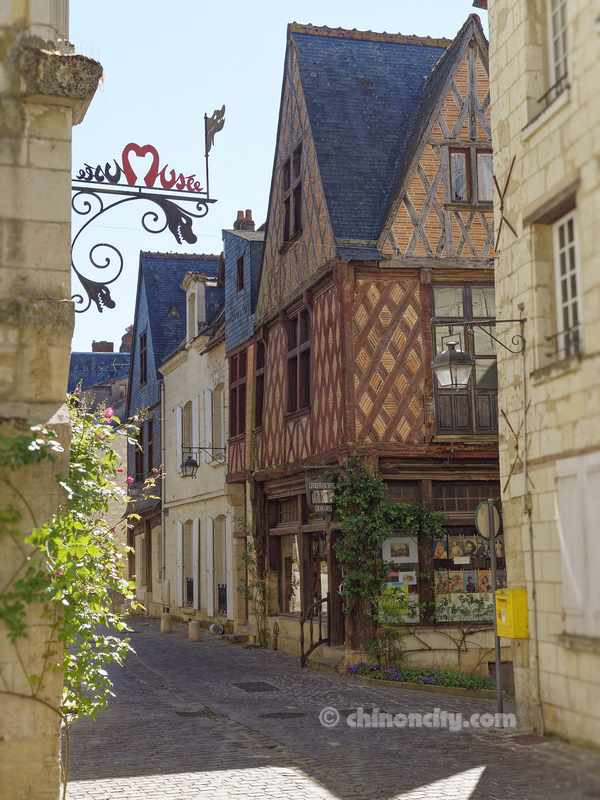 Rue Haute Saint Maurice, ville médiévale de Chinon